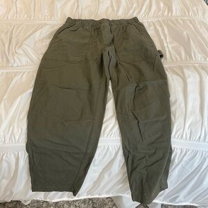 Old navy olive green pull on cargo pants